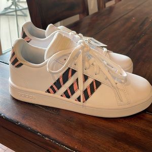 Girls NWT adidas grand court k tennis shoes